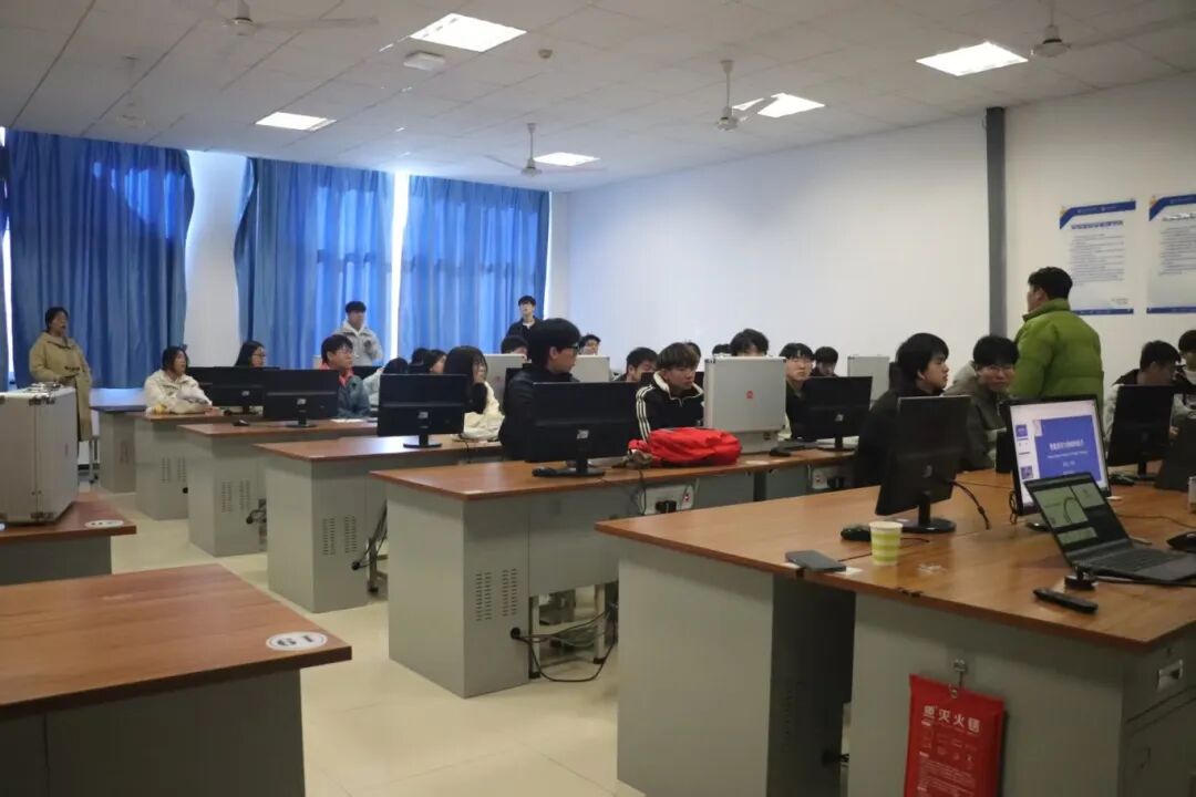 北京优博小米AIoT物联网公益课堂进校园-河北环境工程学院站